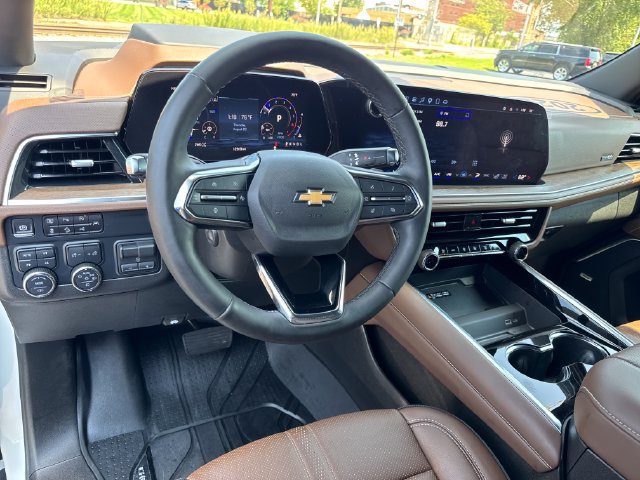 Used 2025 Chevrolet Tahoe High Country AWD/4WD image 14