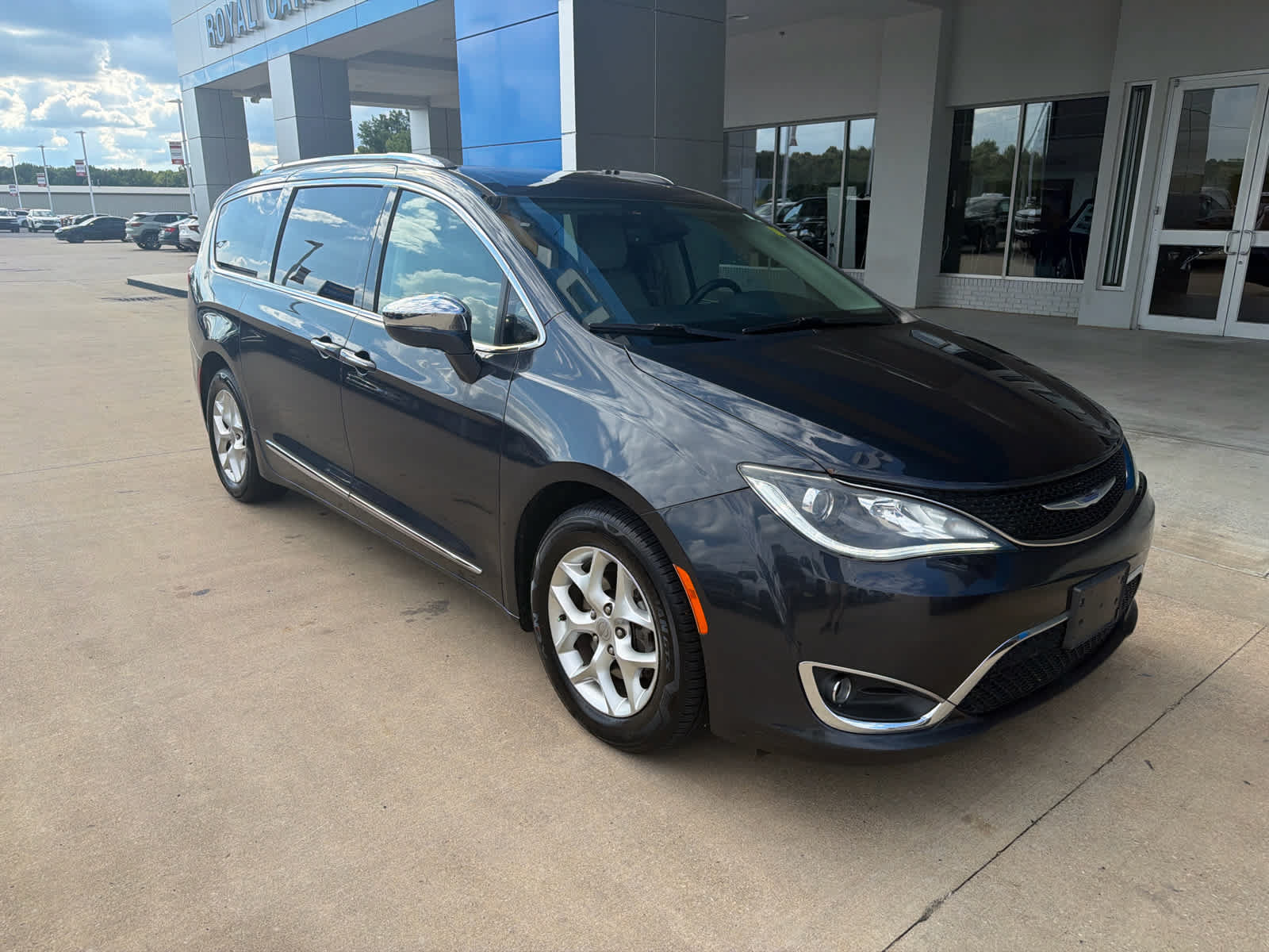 Used 2020 Chrysler Pacifica Limited FWD image 9