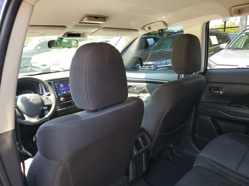 Used 2020 Mitsubishi Outlander ES image 17