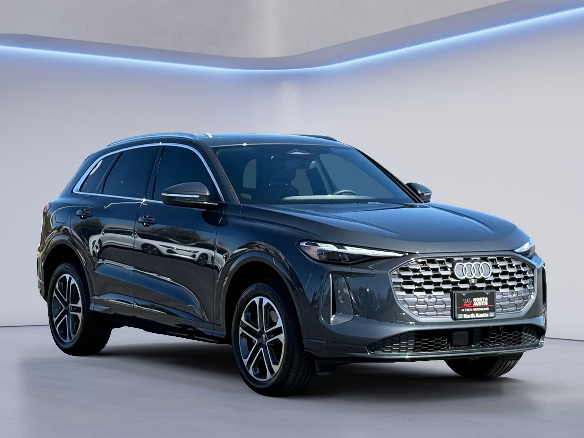 Certified 2025 Audi Q5 Premium w/ Convenience Package image 5