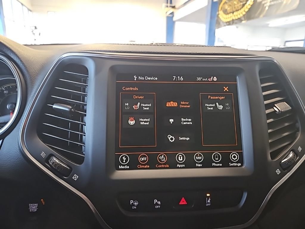 Used 2023 Jeep Cherokee Altitude Lux image 26