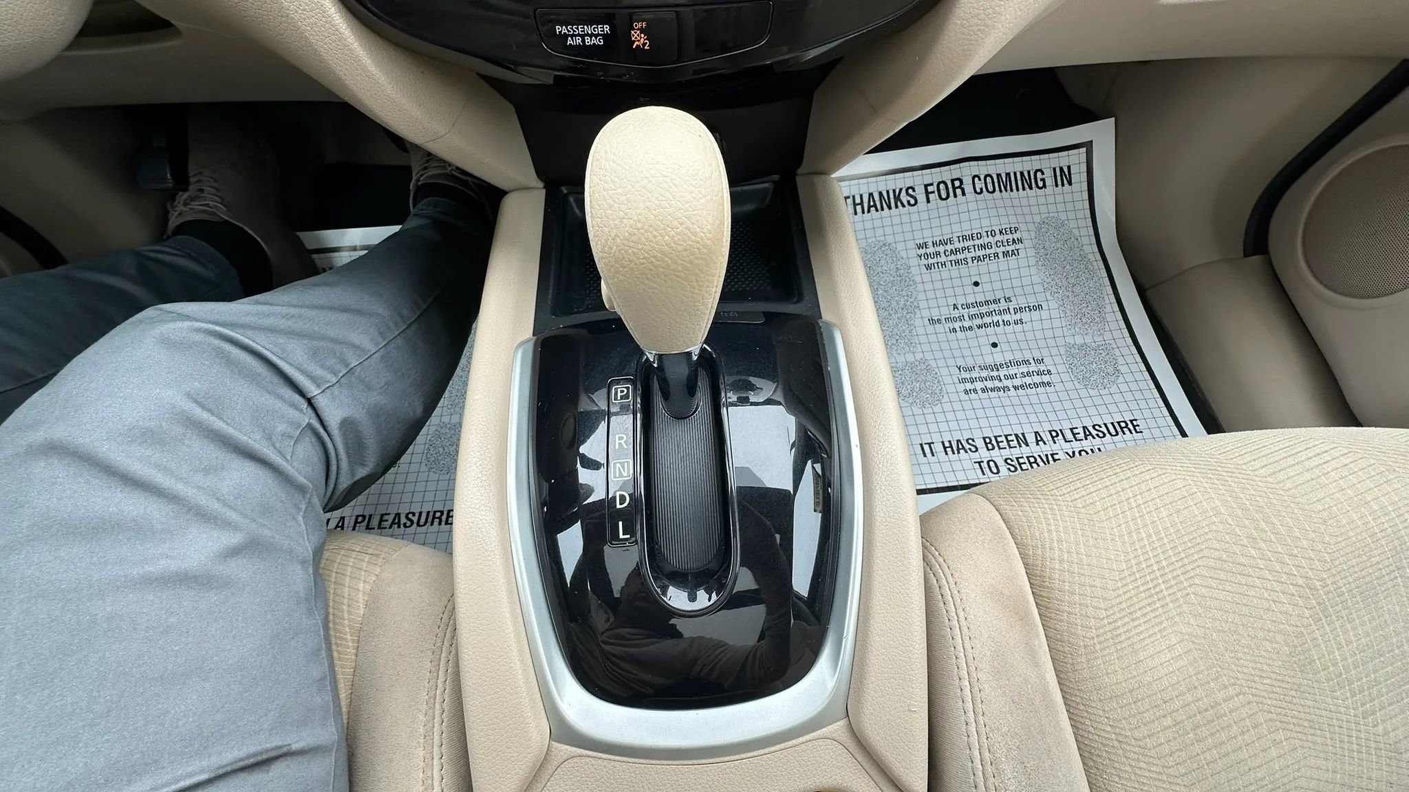 Used 2015 Nissan Rogue SV w/ SV Moonroof Package image 16