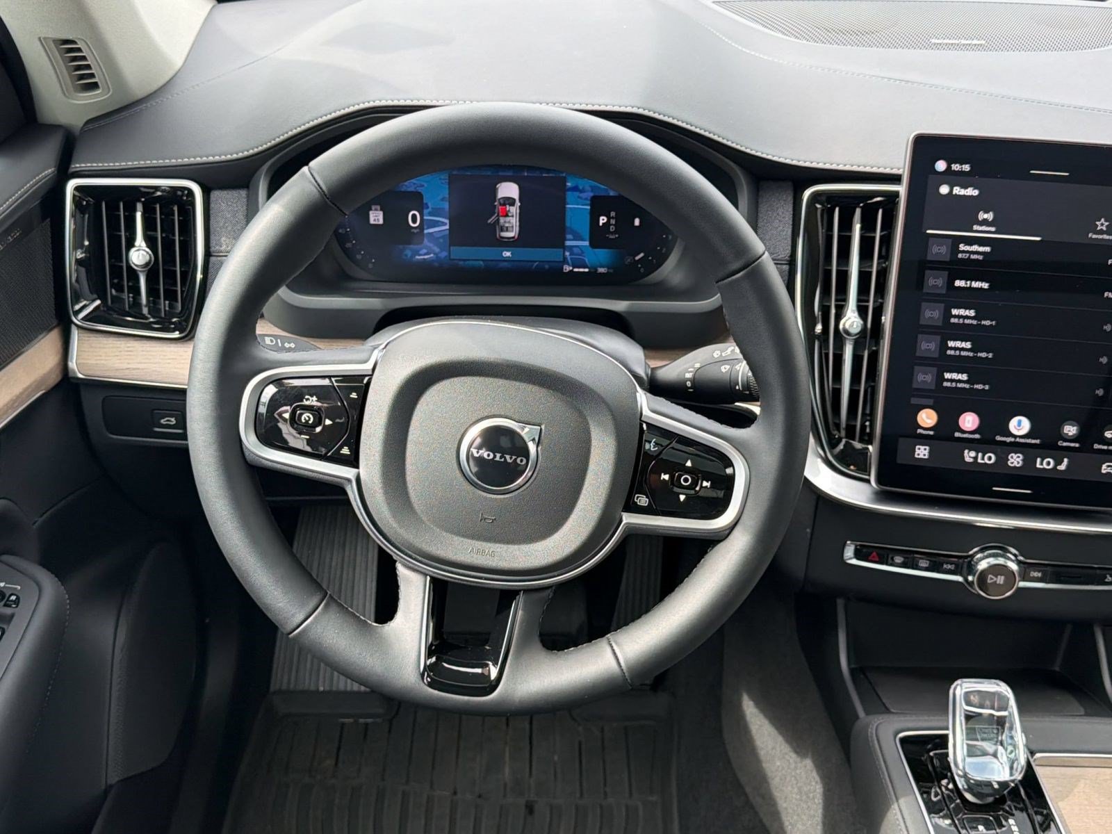 Certified 2025 Volvo XC90 B5 Plus AWD/4WD image 11