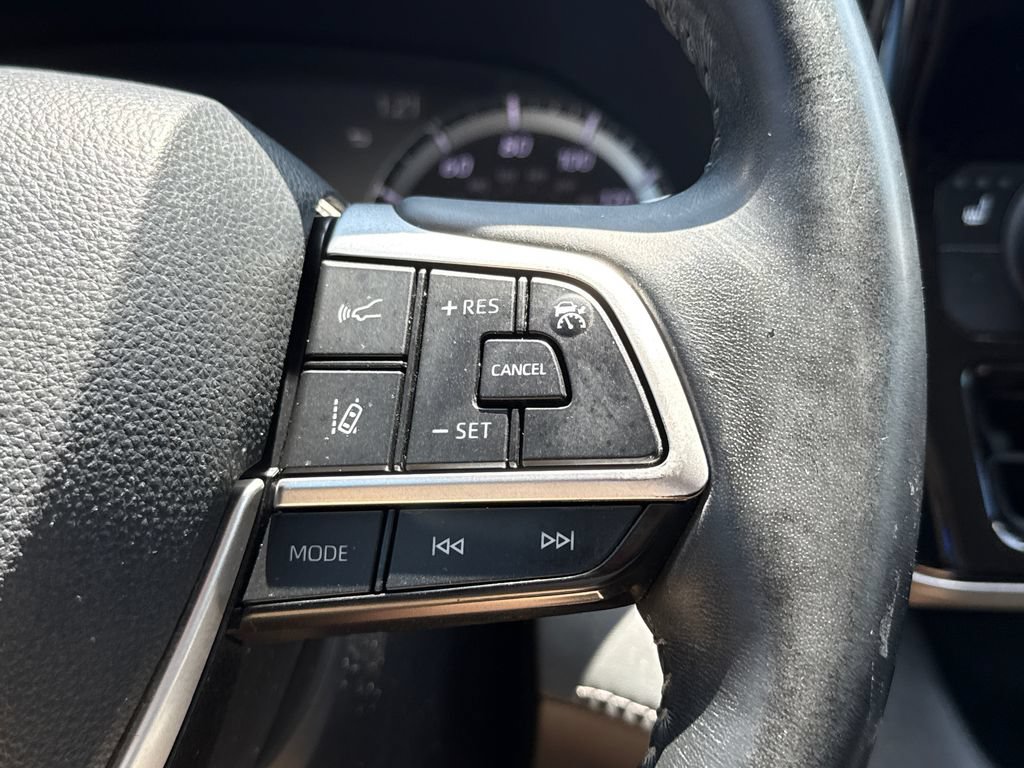 Used 2022 Toyota Highlander XLE FWD image 28