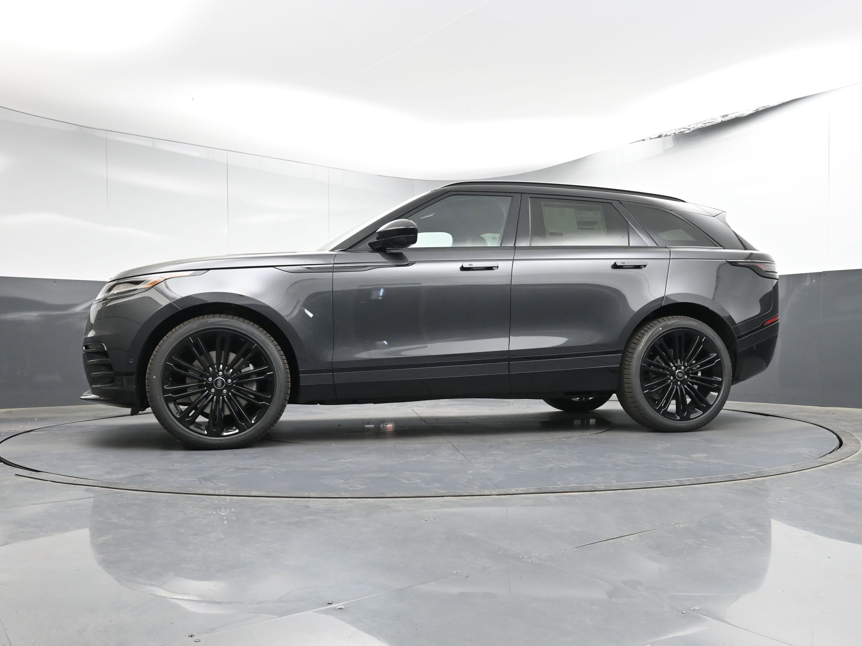 New 2026 Land Rover Range Rover Velar Dynamic SE image 29