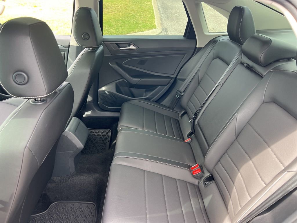 Certified 2023 Volkswagen Jetta SE w/ Panoramic Sunroof Package image 25