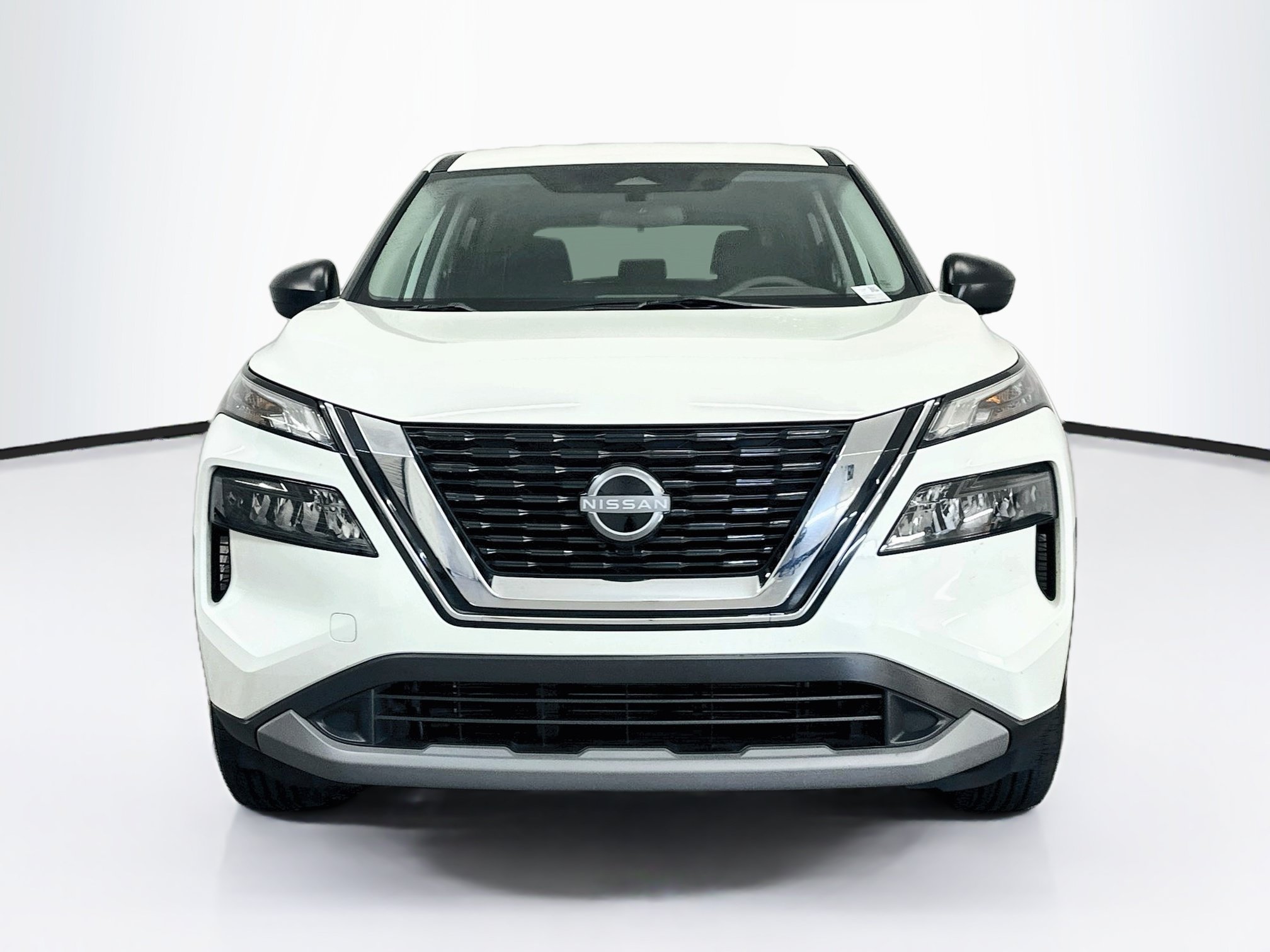 Used 2023 Nissan Rogue S AWD/4WD image 2