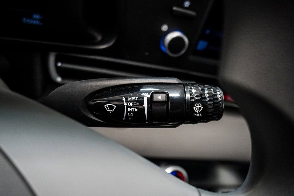 Used 2022 Hyundai Elantra SEL image 15