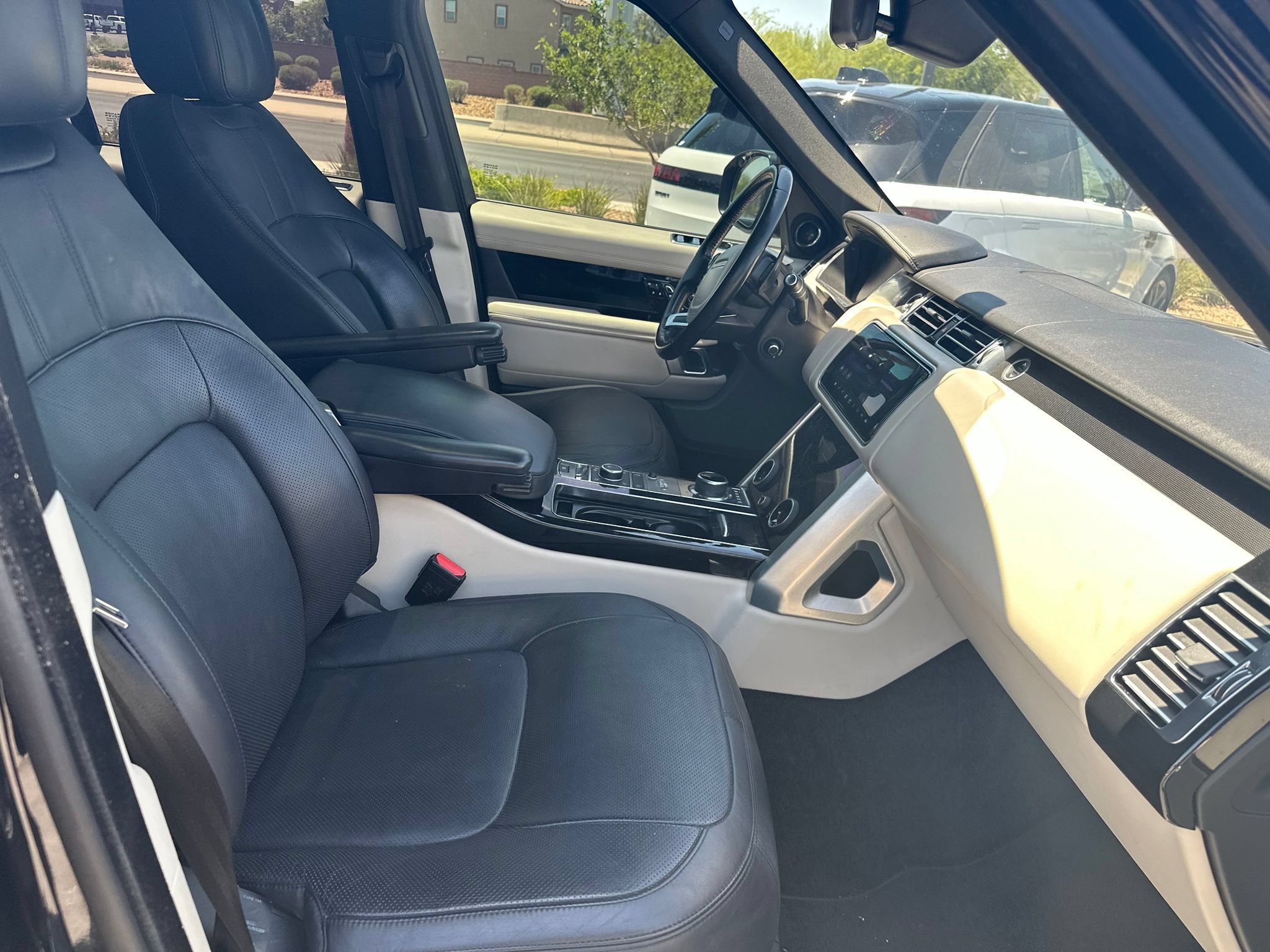 Used 2018 Land Rover Range Rover HSE AWD/4WD image 4