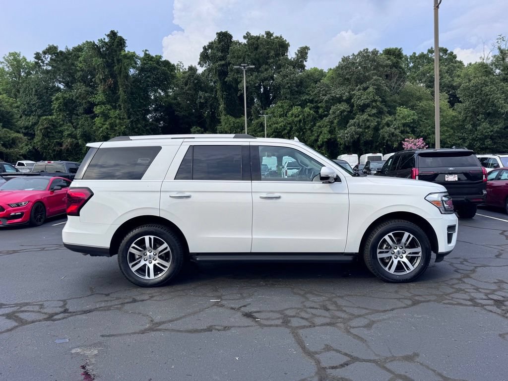 Used 2024 Ford Expedition Limited AWD/4WD image 4