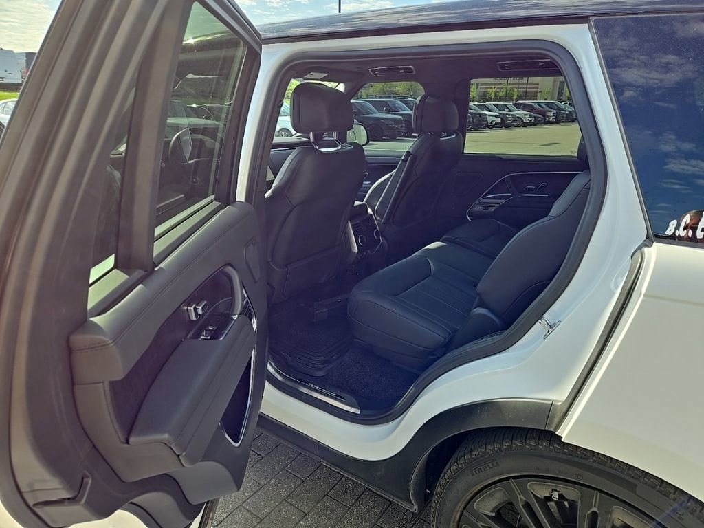Used 2025 Land Rover Range Rover Long Wheelbase SE AWD/4WD image 17