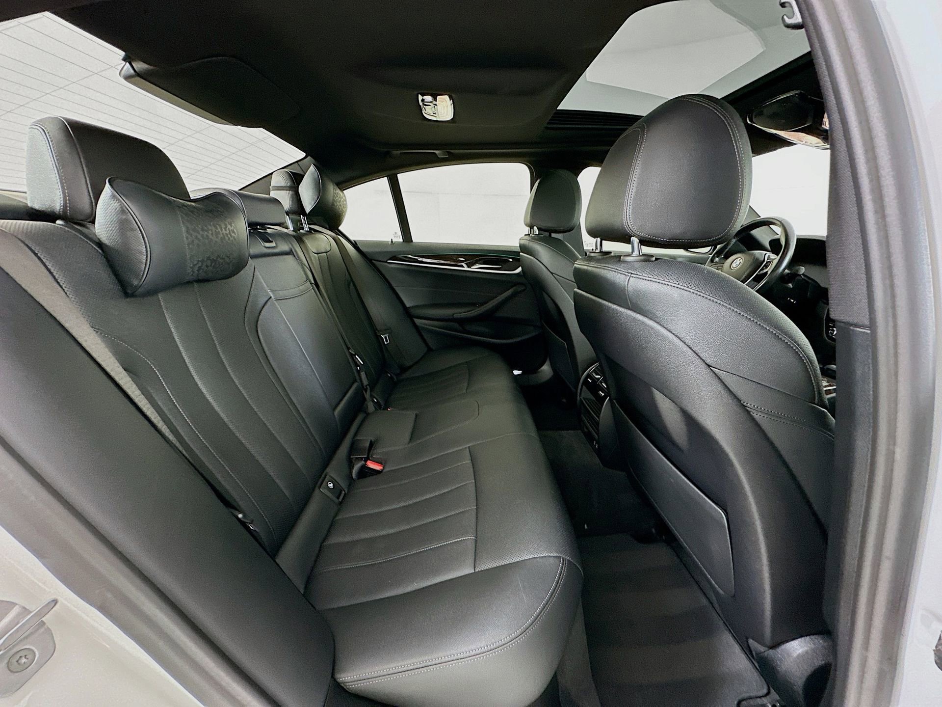 Used 2021 BMW 530i w/ Convenience Package RWD image 30