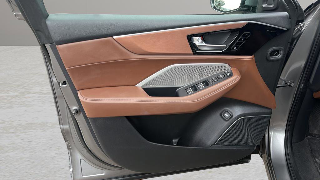 Used 2023 Acura MDX SH-AWD w/ Technology Package image 10