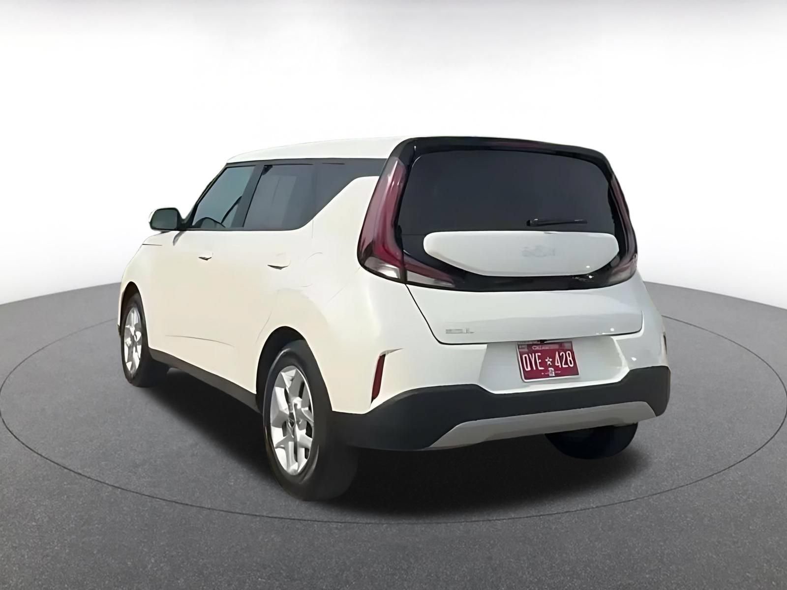 Used 2025 Kia Soul LX w/ LX Technology Package FWD image 10