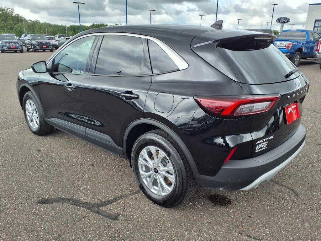 Used 2024 Ford Escape Active AWD/4WD image 3