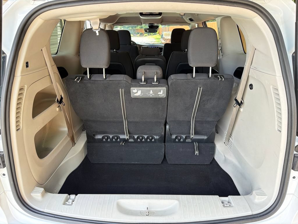 Used 2019 Chrysler Pacifica Touring Plus w/ Advanced Safetytec Group FWD image 37