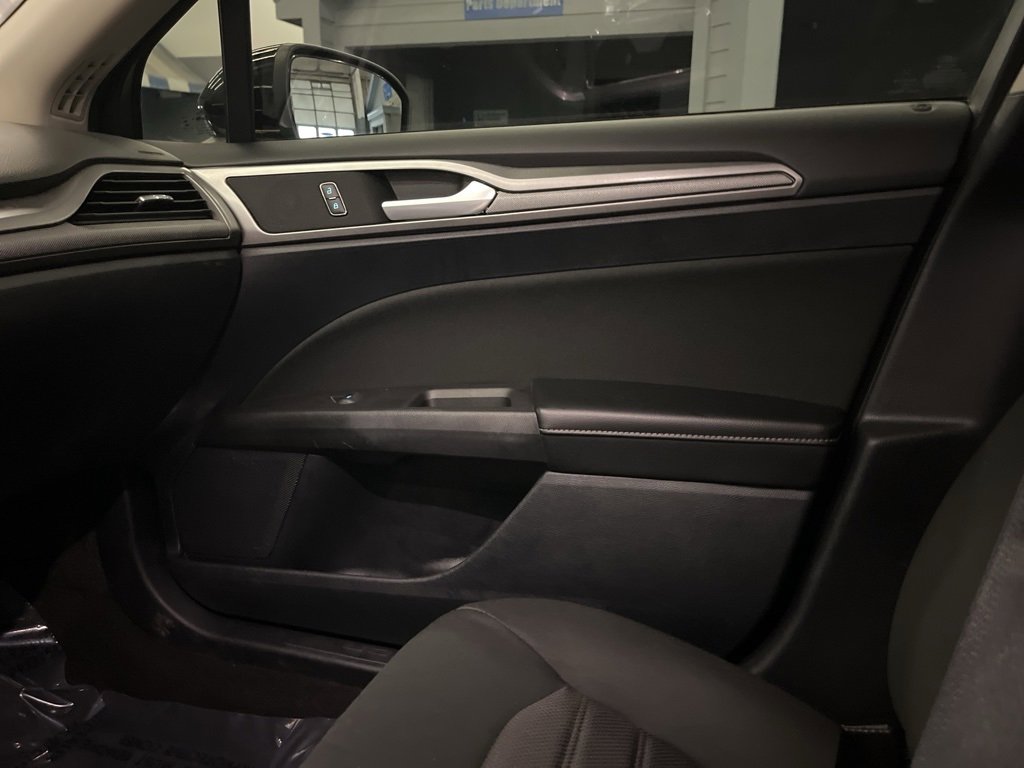Used 2020 Ford Fusion SE image 13