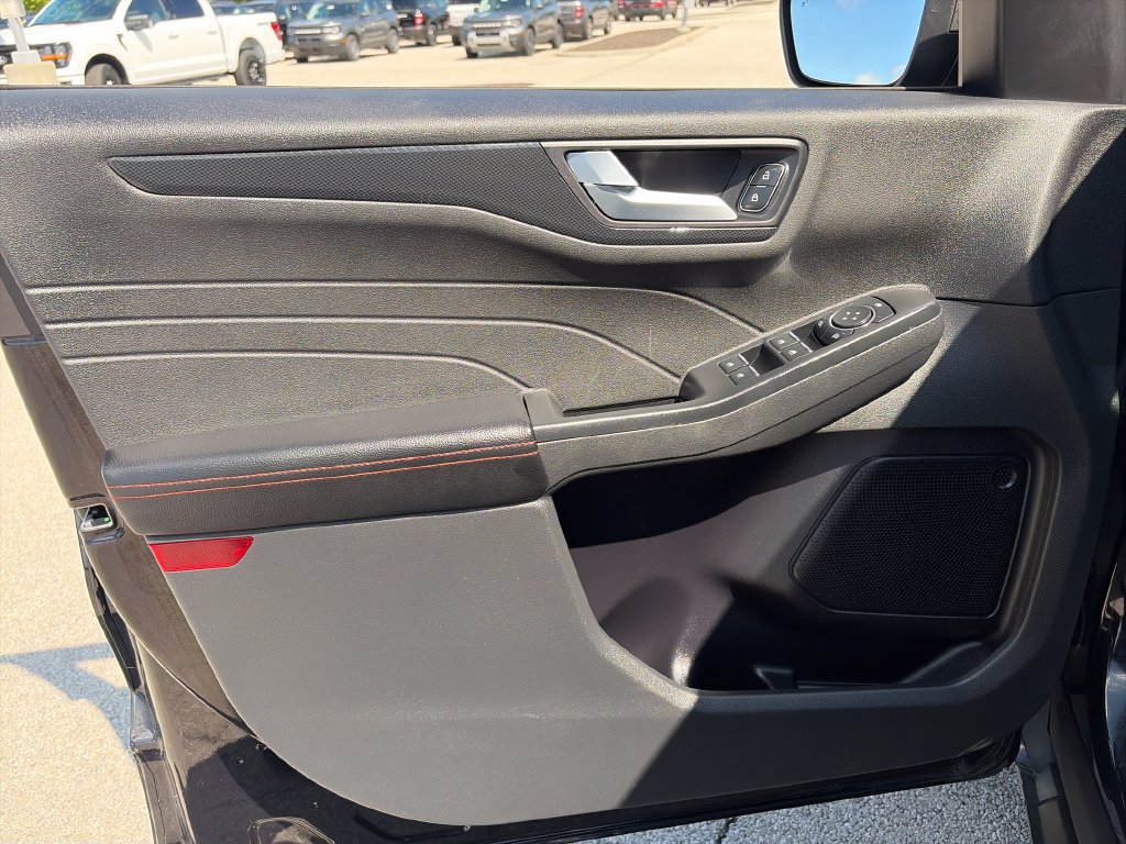 Used 2023 Ford Escape ST-Line AWD/4WD image 13
