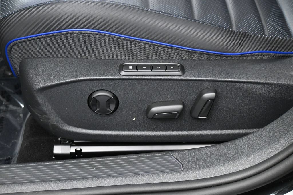 Used 2024 Volkswagen Golf R AWD/4WD image 12