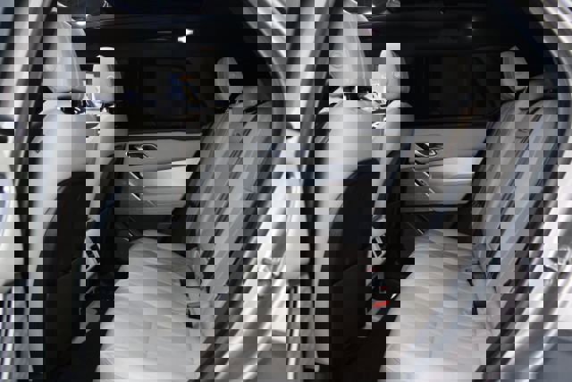 Used 2019 Land Rover Range Rover Velar R-Dynamic SE image 25