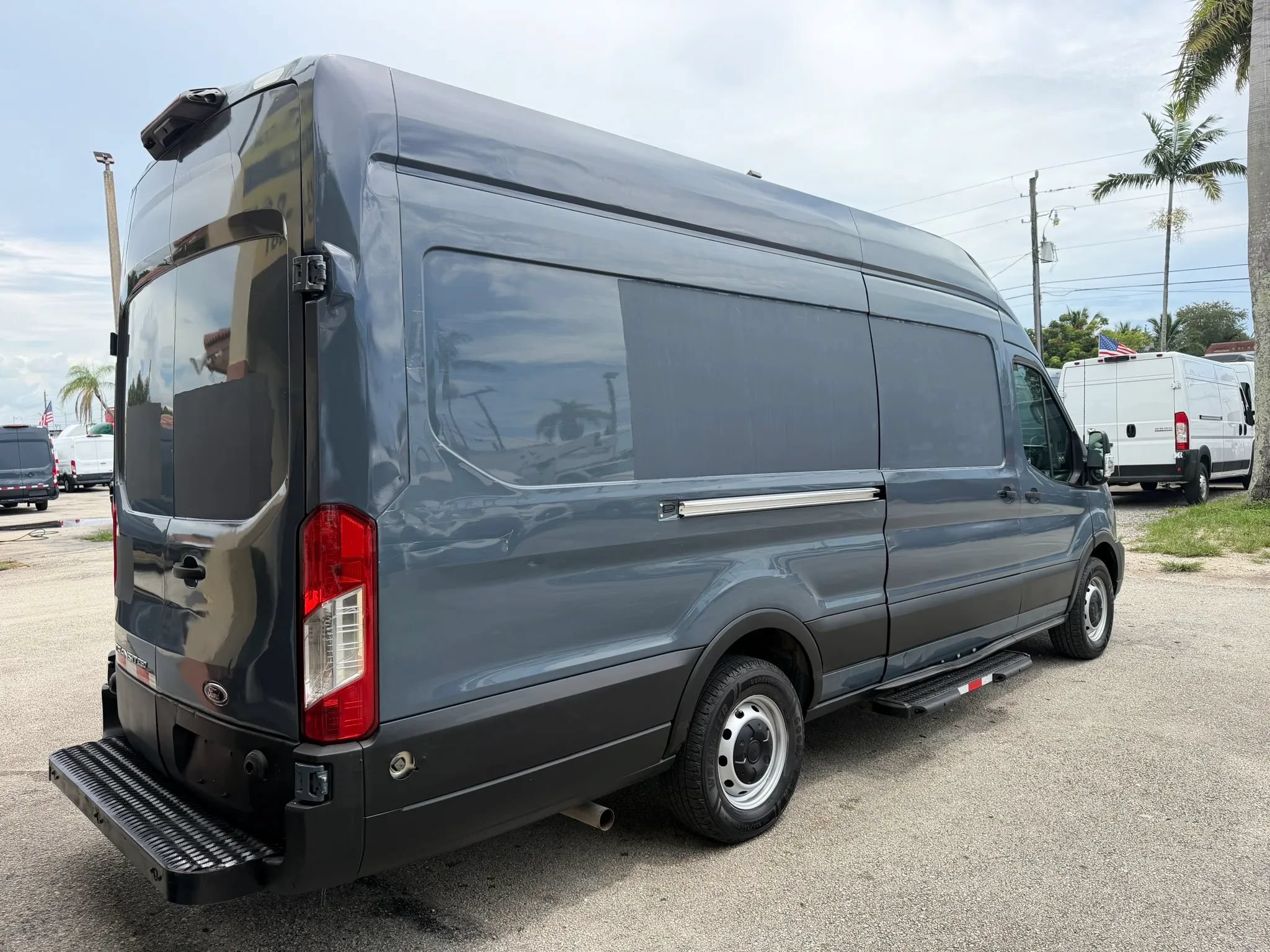 Used 2020 Ford Transit 250 148 High Roof Extended RWD image 6