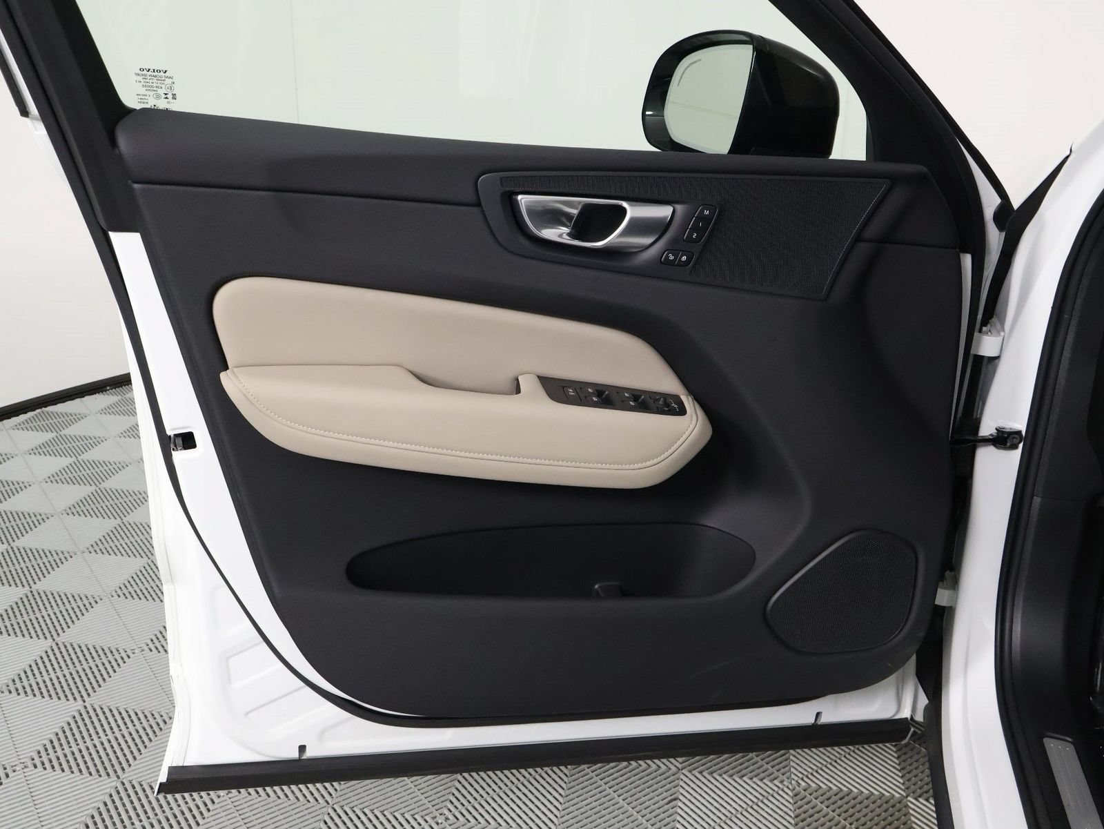 Certified 2026 Volvo XC60 B5 Plus w/ Protection Package Premier AWD/4WD image 17