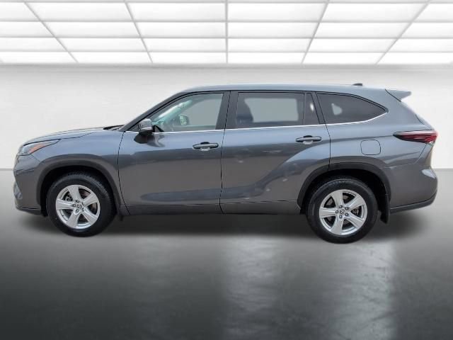 Used 2024 Toyota Highlander LE image 28