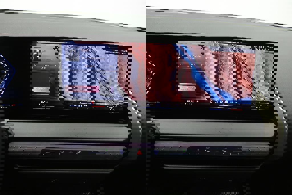 Used 2025 BMW X3 xDrive30i w/ Premium Package image 23