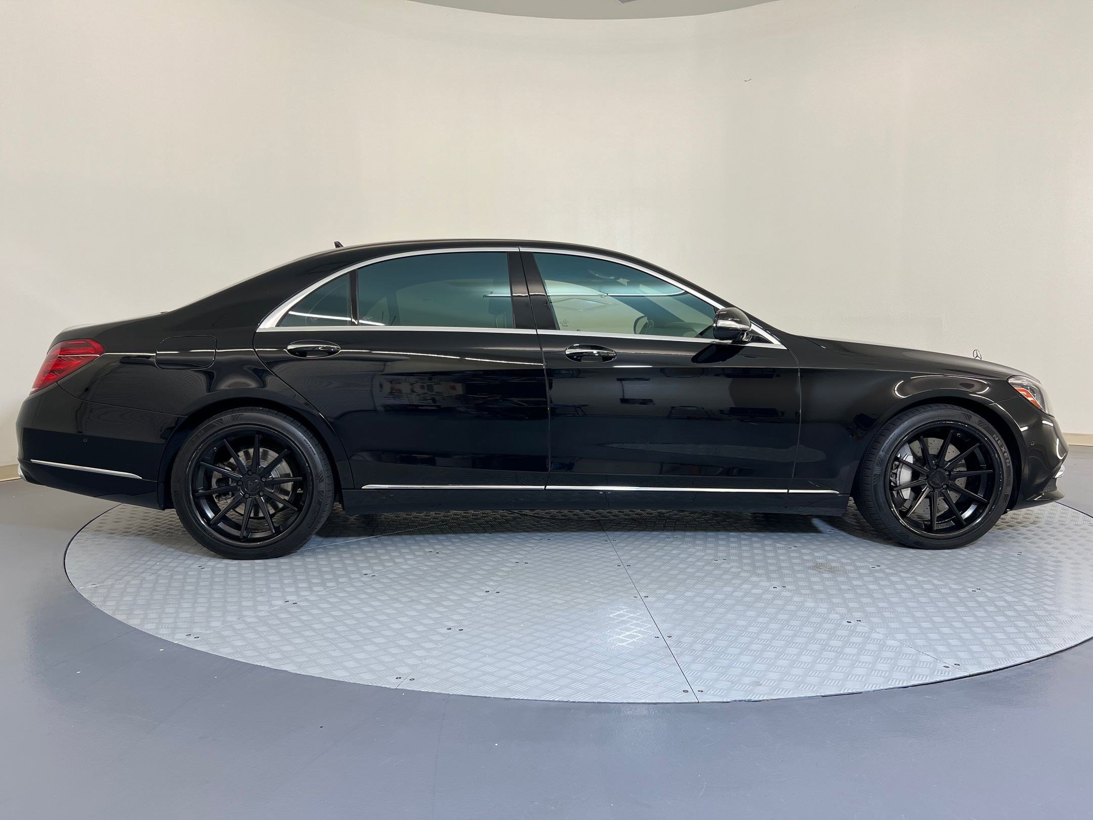 Used 2019 Mercedes-Benz S 450 Sedan image 7