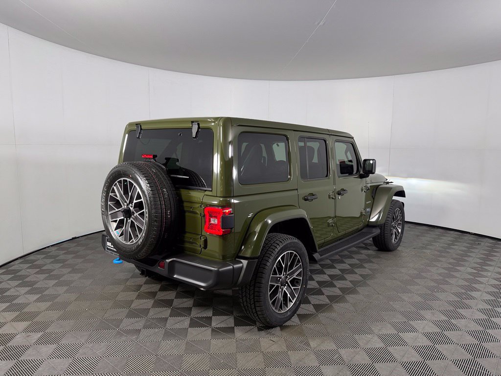 Used 2023 Jeep Wrangler Unlimited Sahara w/ Cold Weather Group AWD/4WD image 7