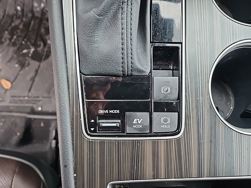 Used 2024 Toyota Sienna Platinum image 25