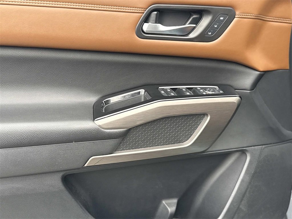 Certified 2022 Nissan Pathfinder Platinum w/ Cargo Package image 17