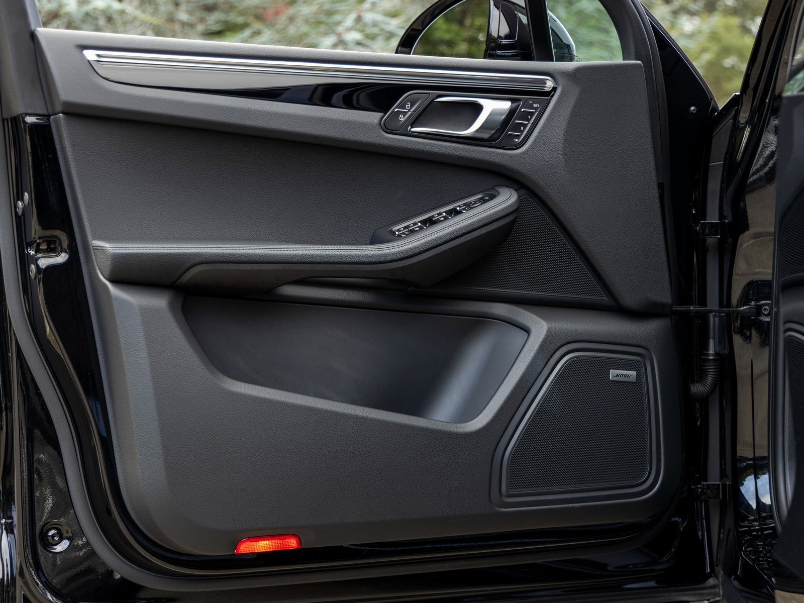 Certified 2025 Porsche Macan image 21