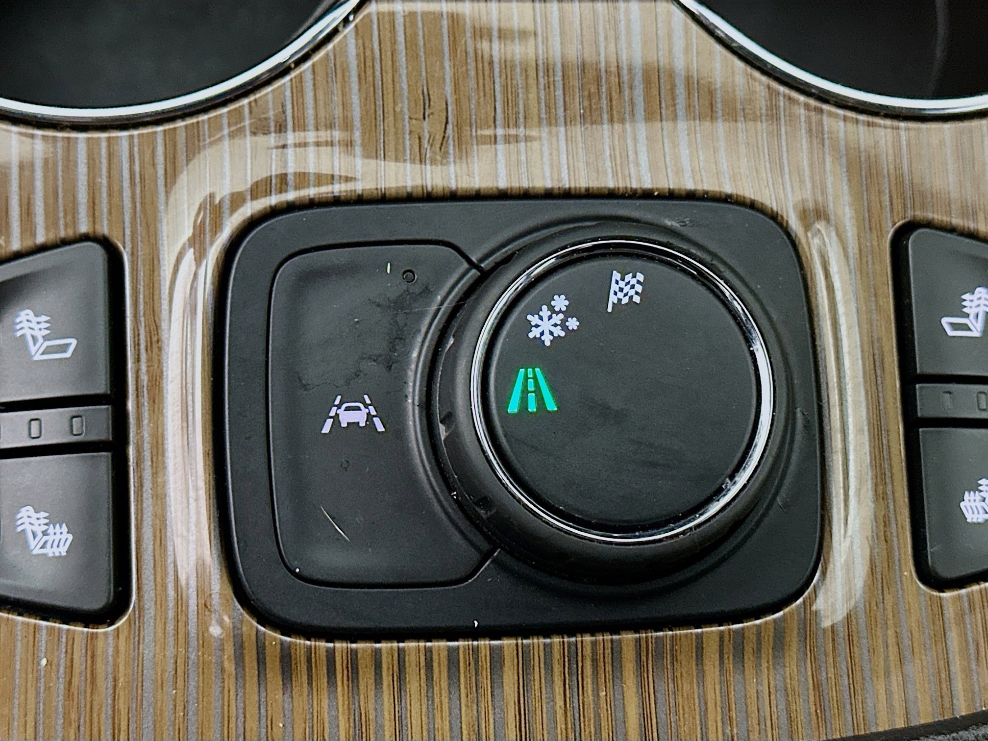 Used 2023 GMC Acadia SLE w/ Driver Convenience Package image 26