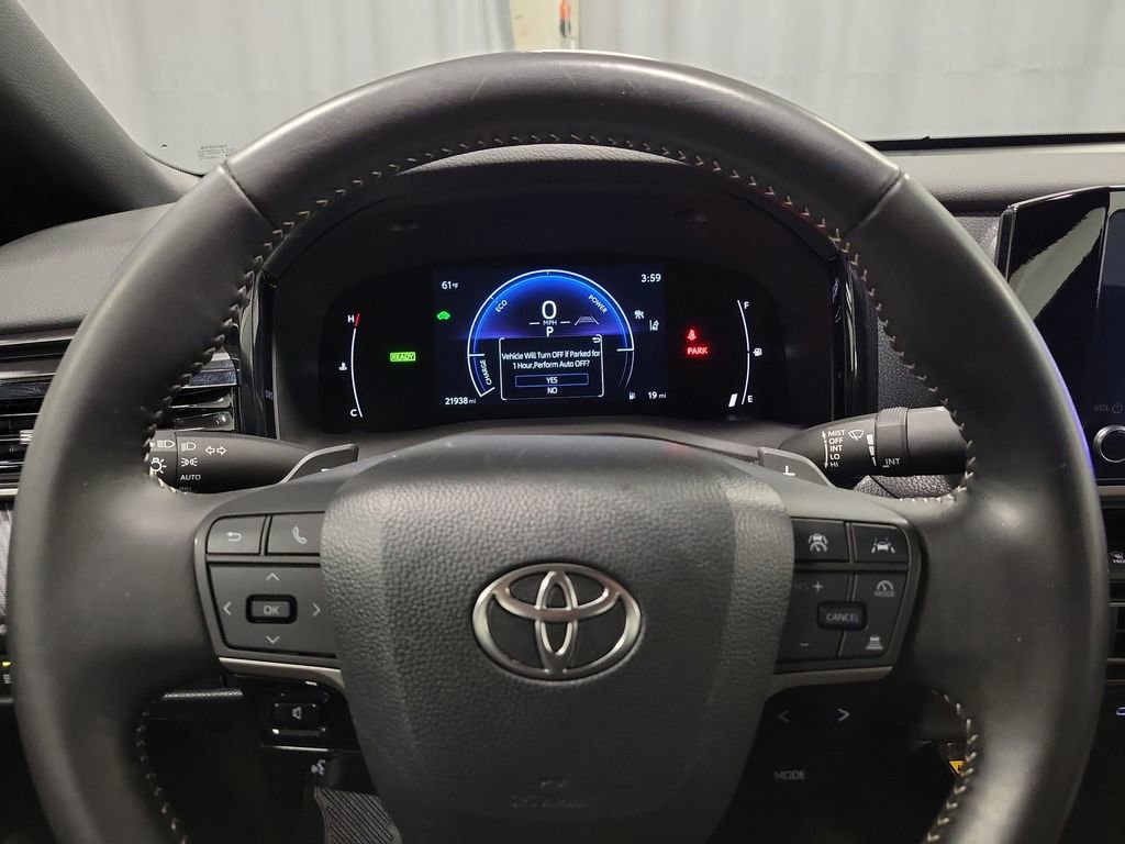Used 2025 Toyota Camry SE image 14