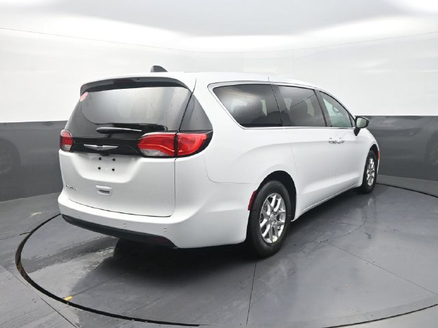 New 2027 Chrysler Pacifica LX FWD image 8
