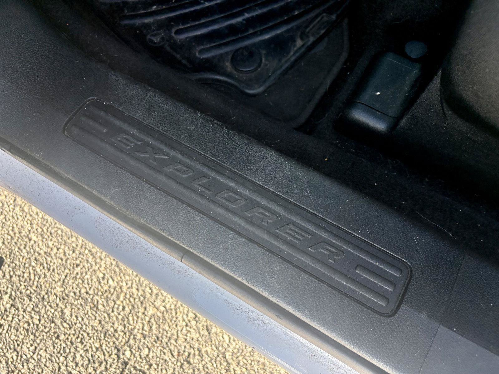 Used 2019 Ford Explorer XLT w/ Equipment Group 202A FWD image 16
