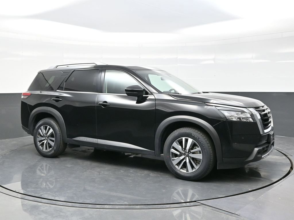 Used 2025 Nissan Pathfinder SL image 4