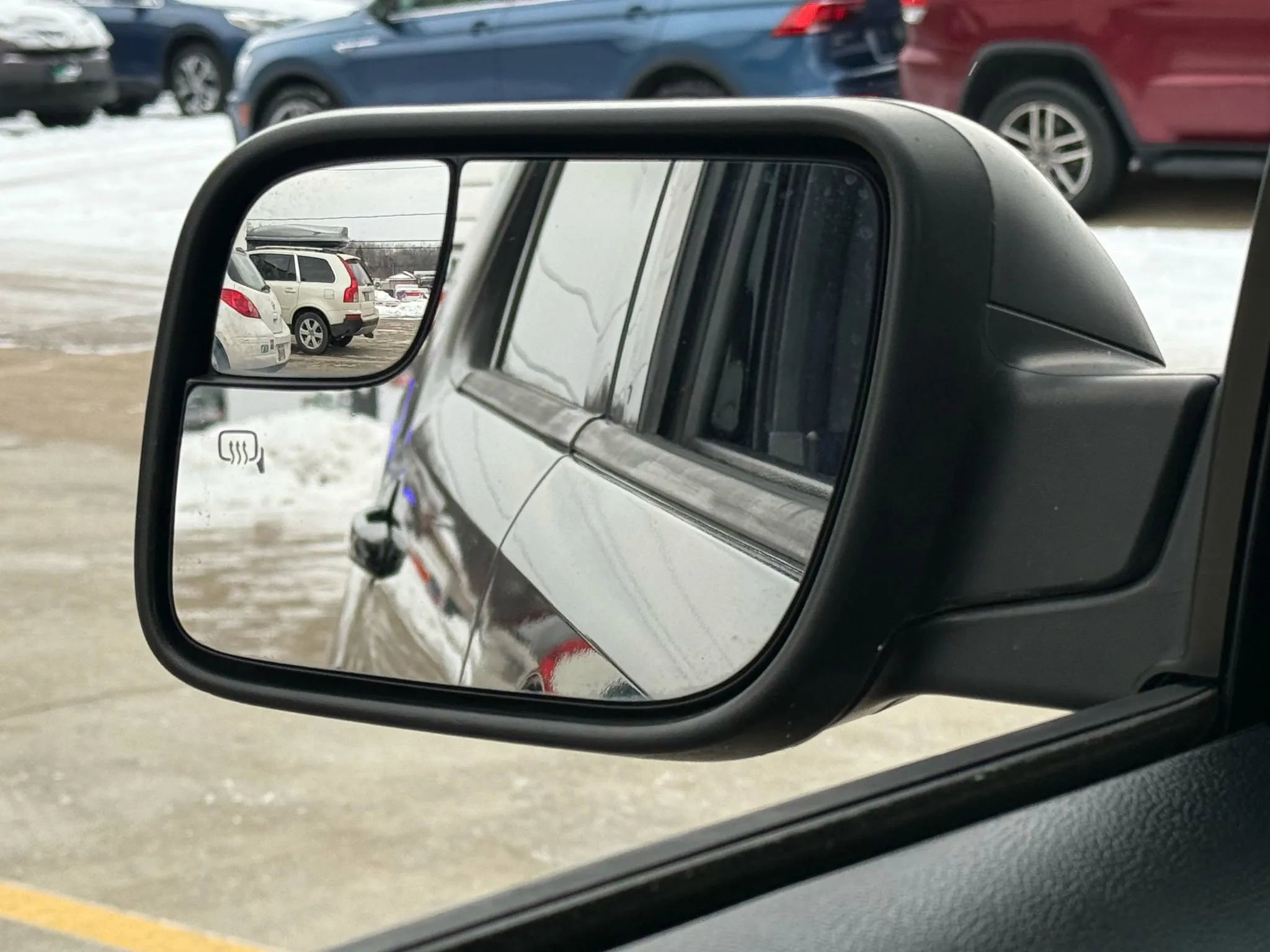 Used 2018 Ford Explorer XLT image 44