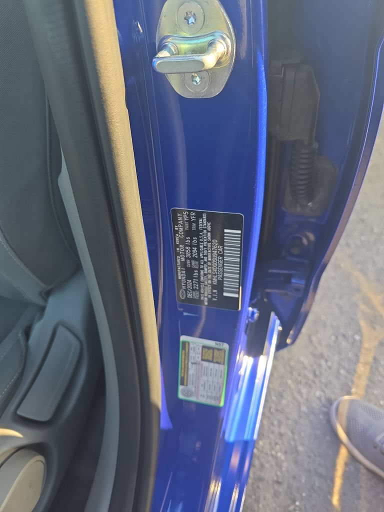 Used 2025 Hyundai Elantra SEL FWD image 29