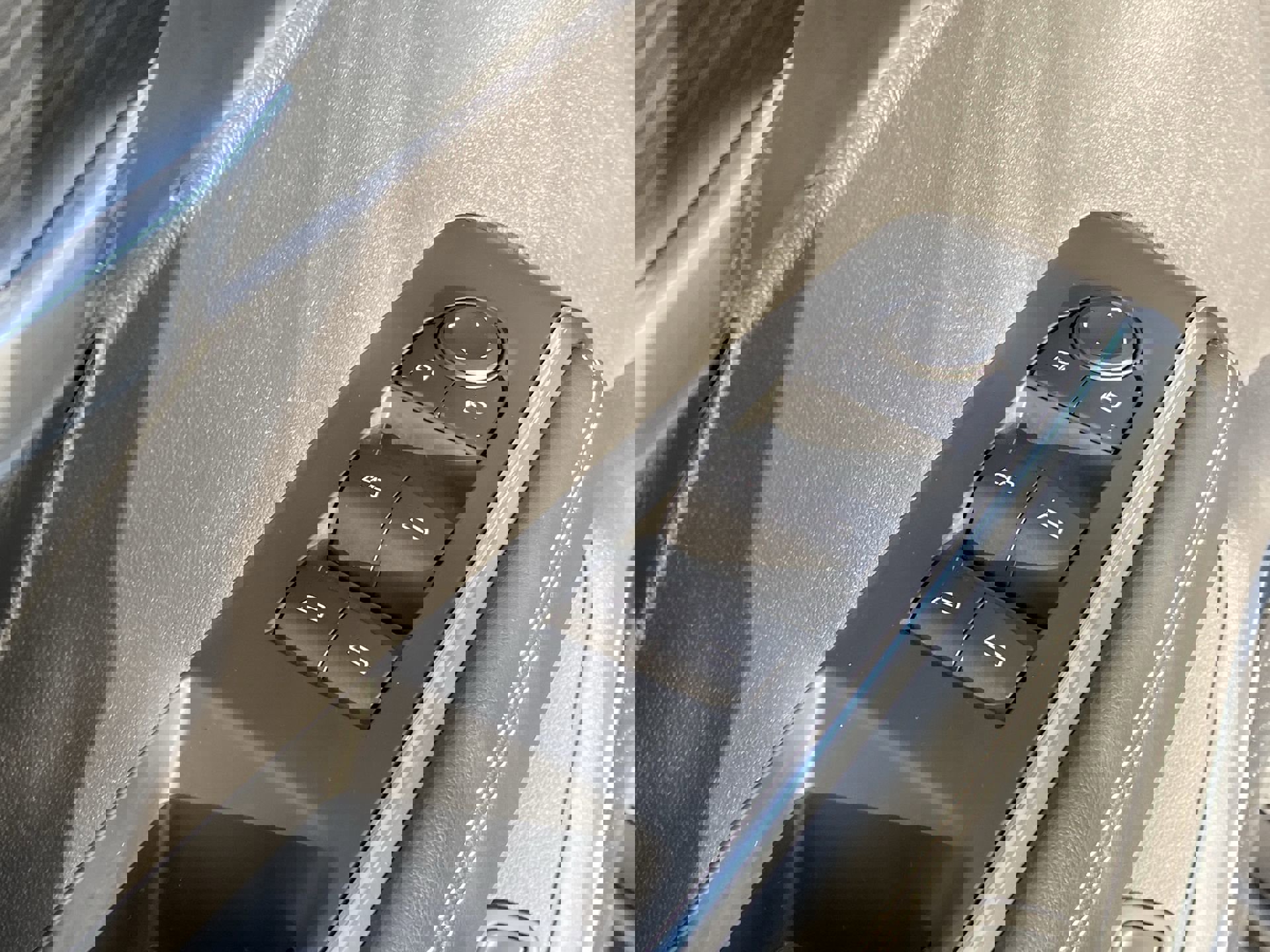 Used 2025 GMC Acadia Elevation image 24