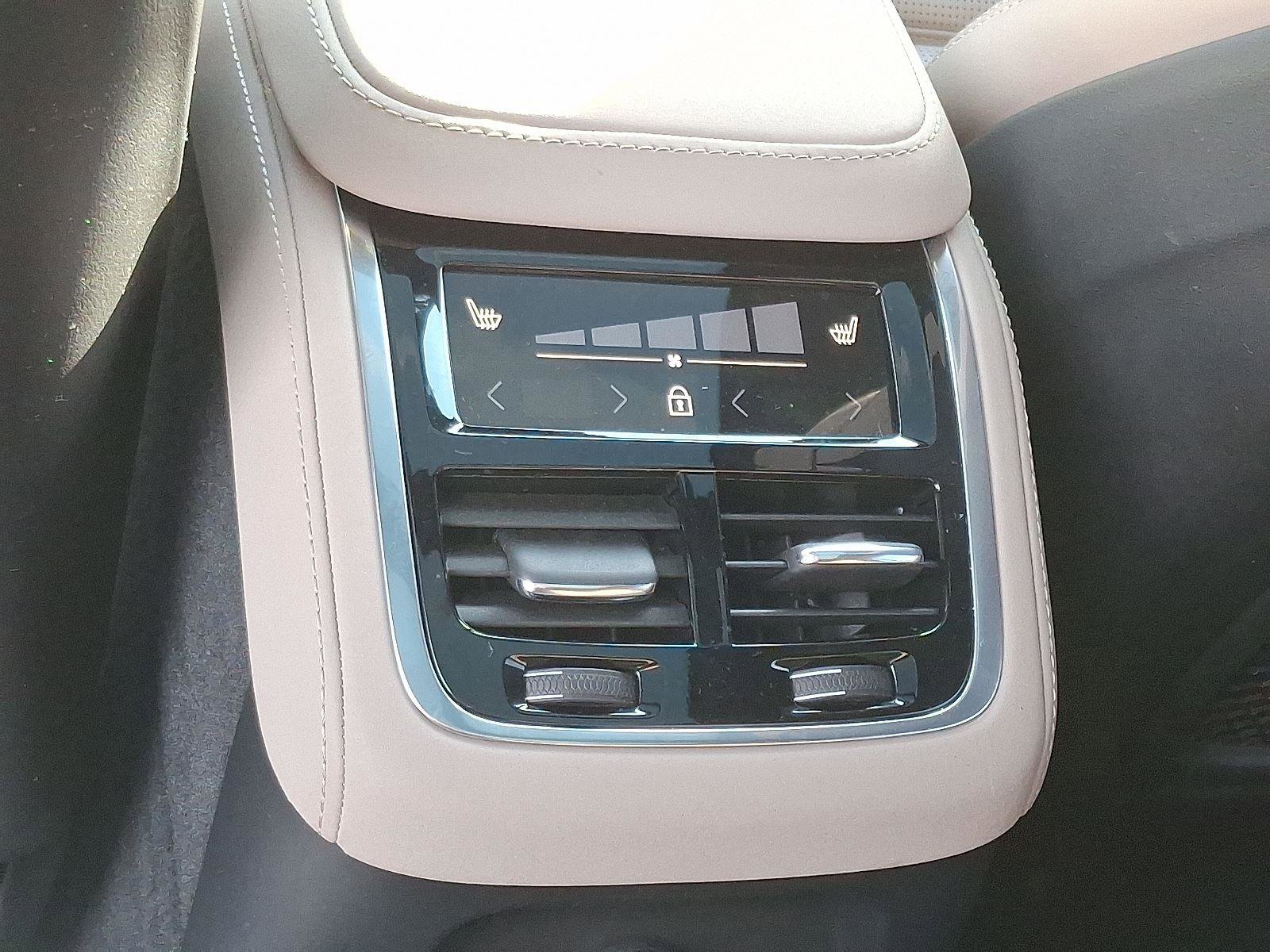 Certified 2025 Volvo XC90 T8 Ultra image 11