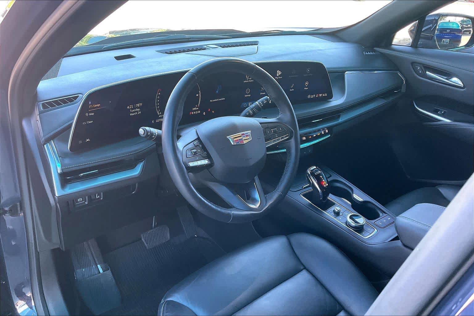 Used 2024 Cadillac XT4 Luxury w/ Cold Weather Package image 17