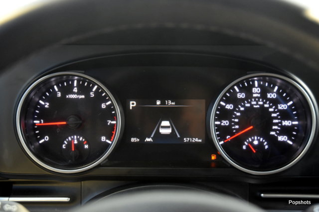 Used 2024 Kia Carnival LX FWD image 16