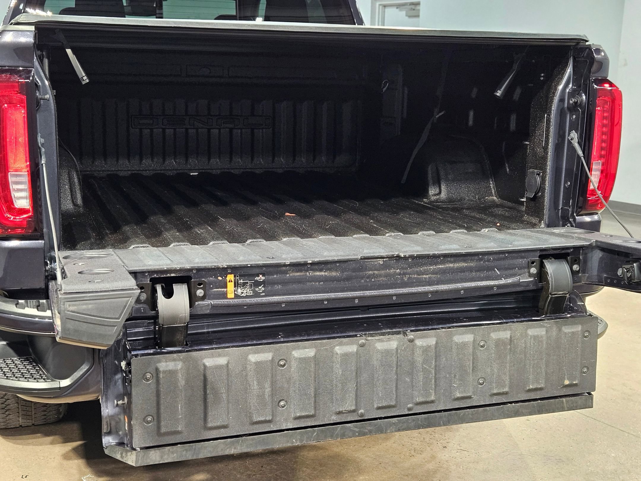 Used 2022 GMC Sierra 1500 Denali image 18