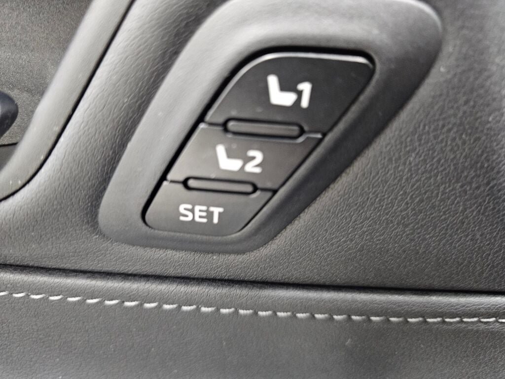 Used 2024 Toyota Venza Limited AWD/4WD image 26