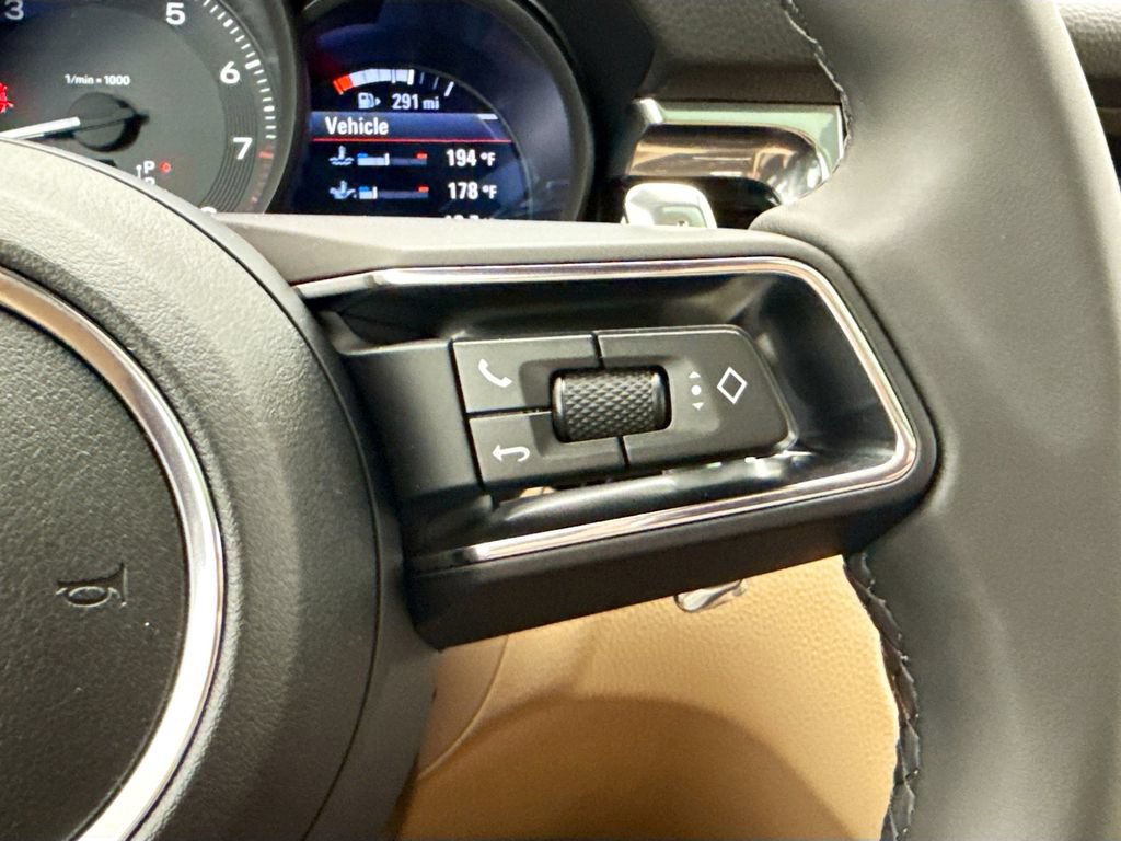 Used 2026 Porsche Macan AWD/4WD image 15