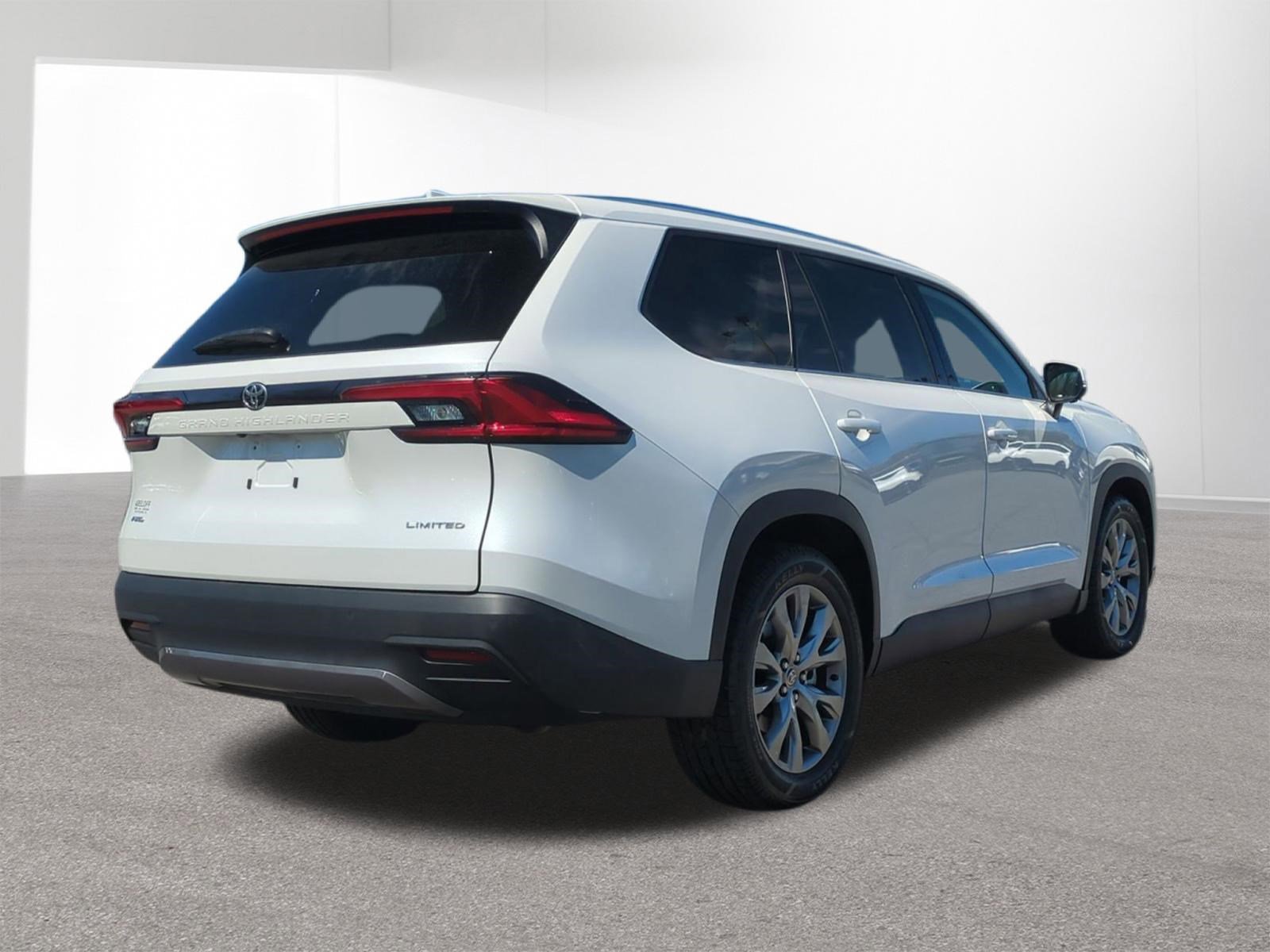 Used 2024 Toyota Grand Highlander Limited image 5