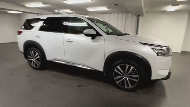 Used 2025 Nissan Pathfinder Platinum AWD/4WD image 2