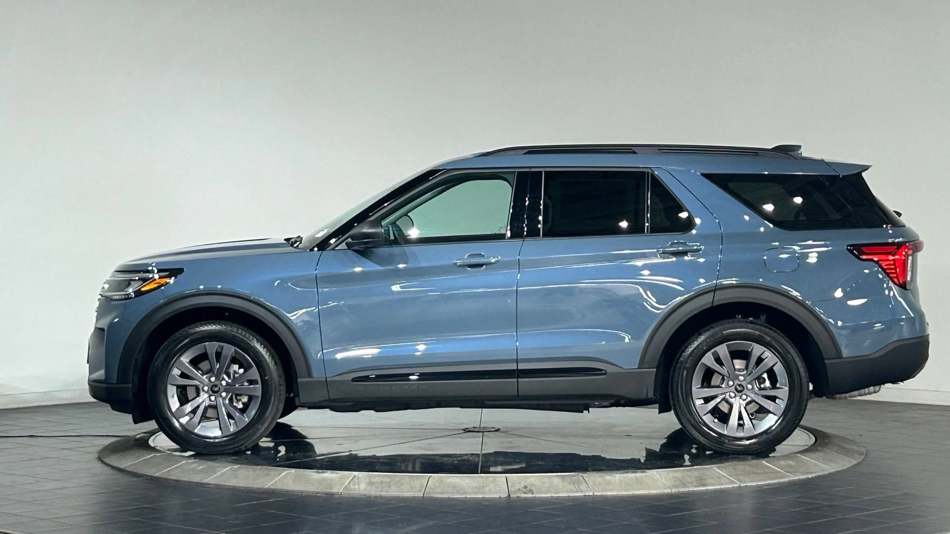 New 2026 Ford Explorer Active w/ Active Comfort Package AWD/4WD image 6